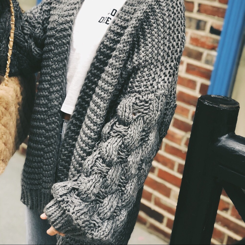Last 1✨🆕Presley Gray Cozy Puff Sleeve Cardigan - Picture 2 of 7